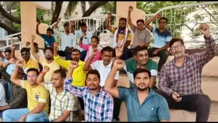 जामताड़ा: गांधी मैदान में आउटसोर्स कर्मचारी ने मांगों को लेकर की बैठक, मांगें पूरी न होने पर आंदोलन की चेतावनी