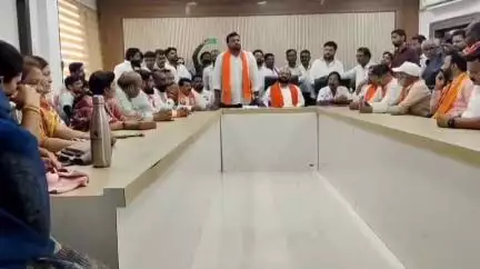 अकोला: शिवसैनिकांवर अन्याय होणार नाही – शिवसेना(शिंदे) जिल्हाप्रमुख पिंजरकर व नवले यांचे स्पष्ट सर्किट हाऊस येथे आश्वासन