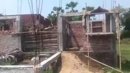 खड़गपुर: कौड़िया पंचायत के खीरीडीह गांव में लाभुकों ने आवास सहायक पर अवैध वसूली का आरोप लगाया