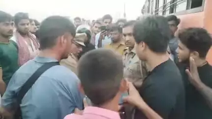महावन: राया यमुना एक्सप्रेसवे कट के समीप तेज रफ्तार रोडवेज बस ने बाइक सवार को रौंदा, हुई मौत