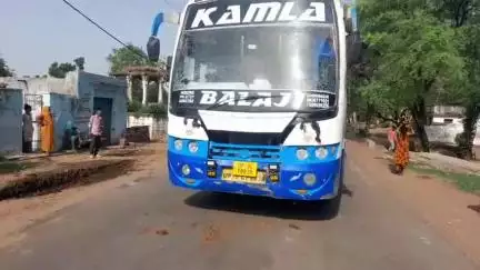 चंदेरी: फतेहाबाद में इंदौर से आ रही कमला बस पर महिला ने मारा पत्थर, फूटा कांच, टली दुर्घटना