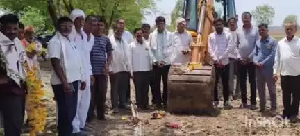 अकोट: नेर गांवात नेर ते नेर फाटा नवीन पाइप लाइन  कामाची सुरुवात झाली