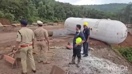 रत्नागिरी: निवळी येथे गॅस टँकरची मिनी बसला धडक; 31 जण जखमी; गॅस बाहेर आल्याने दोन घरांना आग