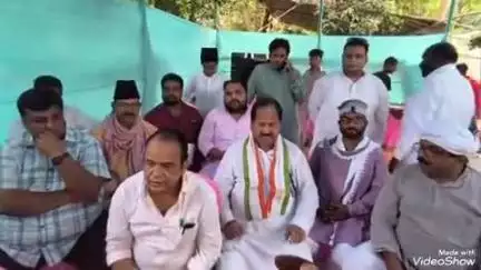 मधुपुर: रांची में फ्लाईओवर पर आदिवासी की अनदेखी के आरोप का मंत्री इरफान अंसारी ने किया विरोध