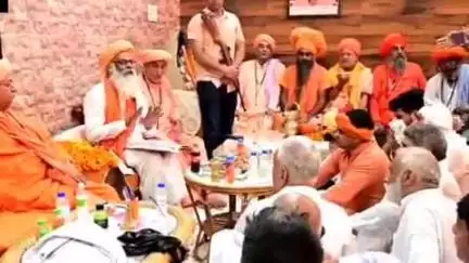 हिसार: कोथ कला के दादा काला मठ में नए पीर की ताजपोशी, जताई नाथ को भेख भगवान और ग्रामीणों ने ओढ़ाई चादर