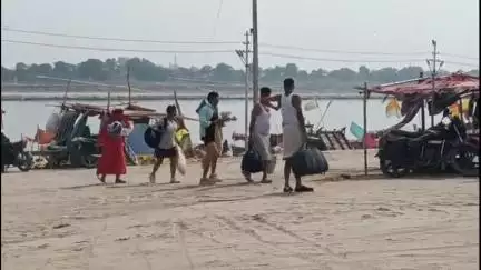 संगम मे कपड़े बदलने की जगह न होने से महिलाए खुले में कपड़ा बदलने को मजबूर,चेंजिंग रूम ना होने पर परेशानी #jansamasya