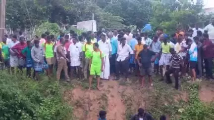 சங்கராபுரம்: மையனூர் சிங்காரதோப்பு பகுதியில் கிணற்றில் டிராக்டருடன் விழுந்த சிறுவனின் நிலை என்ன - தொடரும் மீட்பு பணி