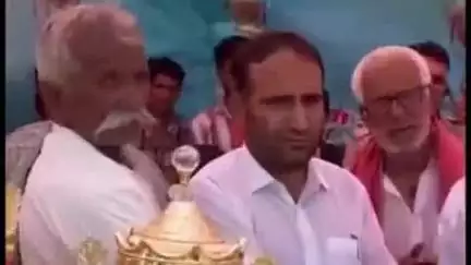 करौली: गांव बिचपुरी में आयोजित क्रिकेट प्रतियोगिता के समापन कार्यक्रम में विधायक दर्शन सिंह गुर्जर का लोगों ने किया स्वागत