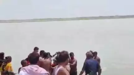 आलापुर: चहोड़ाघाट पर नहाते समय हुई भयंकर मारपीट का वीडियो सोशल मीडिया पर वायरल, पुलिस ने कहा- तहरीर मिलने पर होगी कार्रवाई