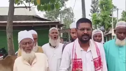 লক্ষীপুৰ: লক্ষীপুৰত  শৃংখল চলিহাৰ কথাত আজাদ চৌধুৰীৰ গৃহত উচ্ছেদ চলোৱাকলৈ  সদৌ অসম মিঞা মঞ্চৰ সভাপতিৰ মন্তব্য
