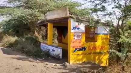 साक्री: साक्री-पिंपळनेर महामार्गावरील मालपूर फाट्यावरील पिकअपशेडची प्रचंड दुरावस्था #Jansamasya