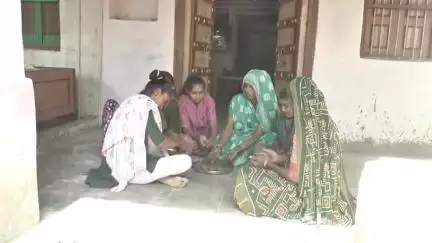 વડગામ: એદરાણા ગામે આજે સીડ બોલ બનાવવાની શરૂઆત થઇઆ સીડ બોલ થકી જે આગામી ચોમાસામાં વૃક્ષોનું નિર્માણ થશે