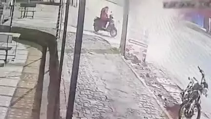 नागपूर शहर: काम संपवून घरी परतत असताना तुकडोजी चौक परिसरात थरकाप उडविणारा अपघात, सीसीटीव्ही फुटेज सोशल मीडियावर वायरल