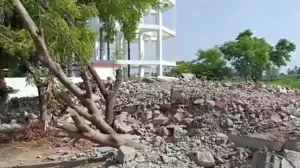 சிவகாசி: சிவகாசி நகர் பகுதிகளுக்குள் எம்எல்ஏ மற்றும் மாநகராட்சி மேயரை கண்டித்து கண்டன வால் போஸ்டர்