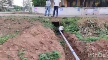बस्तर: नगर पंचायत बस्तर के वार्ड क्रमांक 4 में नाली निर्माण को लेकर पार्षद ने उप अभियंता के साथ किया स्थल निरीक्षण