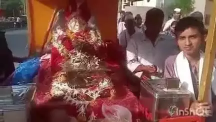 अकोट: मुंडगाव येथिल संत गजानन महाराज पादुका संस्थानच्या पंढरपुर वारी पालखीतुन ऑपरेशन सिंदूरच्या नायकांना वंदन