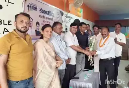 बैकुंठपुर: भाजपा जिलाध्यक्ष देवेंद्र तिवारी के नेतृत्व में पटना में मोदी के 11 वर्ष पूर्ण होने पर संकल्प से सिद्धि तक कार्यशाला
