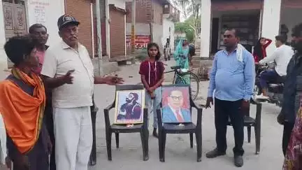 बहुजन मुक्ति पार्टी के प्रदेश सचिव पहुंचे नगर पालिका क्षेत्र के नारायण का पुरवा ठा दरियाव सिंह लोधी के विजय दिवस पर 
जय मूलनिवासी जय भारत जय भीम जय संविधान।
