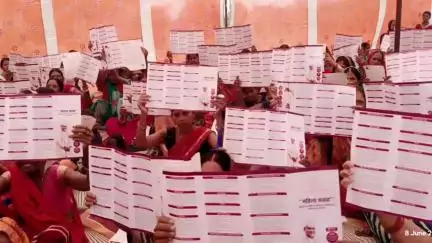 औरंगाबाद: सदर प्रखंड के ओरा गांव में खुशी ग्राम संगठन के तत्वाधान में महिला संवाद का आयोजन हुआ, जिला पदाधिकारी भी शामिल हुए