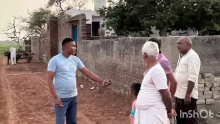 गभाना: नoपंoग के बार्ड 12 चैतन्य नगर में सड़क व नाली निर्माण कार्य का चेयरमेन ने किया निरिक्षण