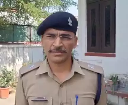 रुद्रपुर: पंतनगर सिडकुल में टावर से चोरी करते एक आरोपी को दो कर्मचारियों ने पकड़कर पुलिस को सौंपा, जांच शुरू