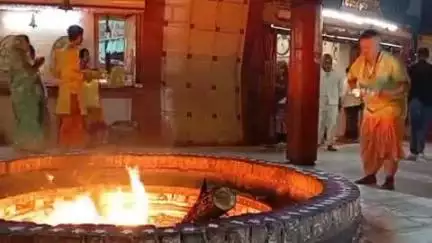 खंडवा नगर: खंडवा के दादाजी मंदिर में धूनी माई की महा आरती की गई