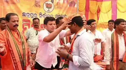 ଛତ୍ରପୁର: ସୁନ୍ଦରପୁର ଠାରେ ବିଜେପିର ମିଶ୍ରଣ ପର୍ବ, ଅନ୍ଯ ଦଳ ଛାଡି ବିଜେପି ଦଳରେ ସାମିଲ ହେଲେ ବହୁ କର୍ମକର୍ତ୍ତା