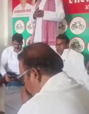 लालगंज: सपा के तत्वावधान में लालगंज में मासिक बैठक का हुआ आयोजन, विधायक बेचई सरोज ने वर्तमान भाजपा सरकार पर साधा निशाना