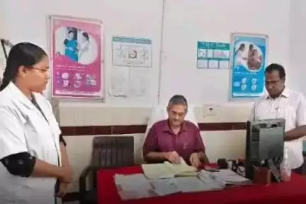మాచారెడ్డి: మాచారెడ్డి ప్రాథమిక ఆరోగ్య కేంద్రాన్ని ఆకస్మికంగా తనిఖీ చేసిన డిఎంహెచ్వో చంద్రశేఖర్