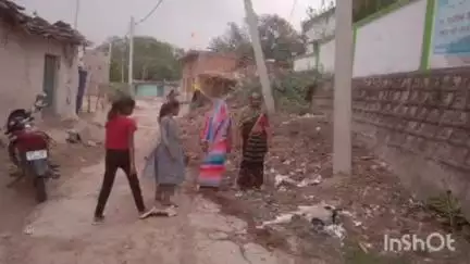 पैलानी: खरेई गांव नर्क में तब्दील, कोई सुध लेने वाला नहीं, लोगों को हो रही परेशानी