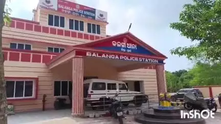 ନିମାପଡା: ଡାଙ୍ଗୁରା ଗ୍ରାମ ପଡ଼ିଆରେ ଚାଲିଥିବା ଜୁଆ ଆଡ୍ଡାରେ ପୋଲିସର ଚଢ଼ାଉ, ୨ ଅଭିଯୁକ୍ତ ଗିରଫ ପରେ କୋର୍ଟ ଚାଲାଣ