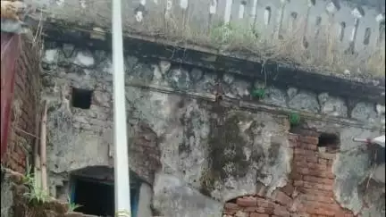 पीरटांड: बरवाडीह में क्षतिग्रस्त स्ट्रीट लाइट पोल को लेकर स्थानीय लोगों ने जताई चिंता #jansamasya