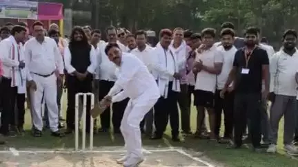 हरनौत: हरनौत थाना के पास पशुचारा ग्राउंड में हरनौत प्रीमियर लीग क्रिकेट टूर्नामेंट का आगाज