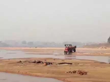 ठेठईटांगर: अवैध बालू का खेल: बालू माफिया मस्त, कार्रवाई कराने वाले पस्त