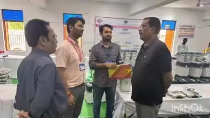 गोपालगंज: ब्लॉक परिसर स्थित वेयर हाउस में रखे ईवीएम का डीएम ने किया निरीक्षण, निर्वाचन पदाधिकारी रहे मौजूद