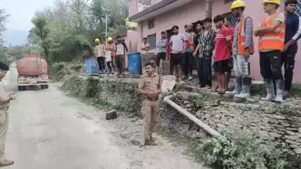 पौड़ी: जनपद पौड़ी पुलिस ने किराएदारों का सत्यापन न करवाने पर मकान मालिकों, होटल और ढाबा संचालकों के काटे ₹1,20,000 के चालान