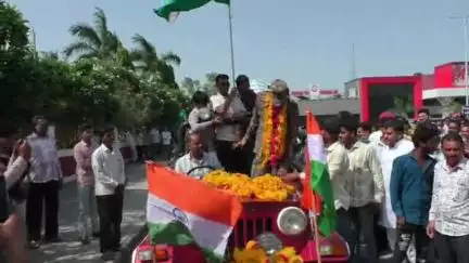 नागदा: ग्राम मकला में ट्रेनिंग पूरी कर लौटे भारतीय सेना के जवान का जोरदार स्वागत