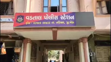 નડિયાદ: જુગાર રમતા પાંચ ઇસમોને વડતાલ પોલીસે ઝડપ્યા.
