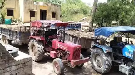 केशोरायपाटन: चम्बल नदी के प्रतिबंधित क्षेत्र से अवैध बजरी खनन कर परिवहन करते हुए वन विभाग ने 2 ट्रैक्टर ट्रॉली जब्त की
