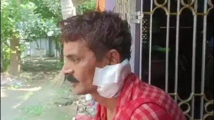 হাবরা ১: অবৈধ সম্পর্কের জেরে এক ব্যক্তিকে ধারালো দা দিয়ে কোপানোর অভিযোগ বানীপুর মধ্য হাড়িয়া এলাকায়