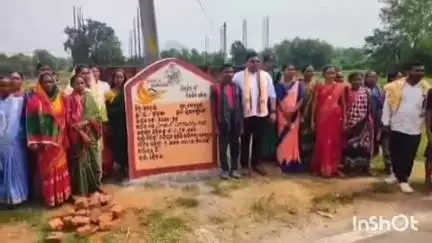 ଜୁନାଗଡ: ଚହକା ଗ୍ରାମ ପଞ୍ଚାୟତ ବୁଲି ବୁଲି ବିଭିନ୍ନ କାର୍ଯ୍ୟ ତଦାରଖ କରିବା ସହିତ ଲୋକଙ୍କ ସମସ୍ୟା ବୁଝଲେ ବ୍ଲକ ଅଧ୍ୟକ୍ଷ