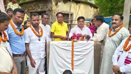 चान्हो: जिला परिषद सदस्य ने ओपा में आंगनबाड़ी केंद्र का शिलान्यास किया