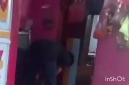 देवास नगर: जिले के कुसमानिया के पास गांवों में खुलेआम बिक रही अवैध शराब, प्रशासन मौन, वीडियो वायरल