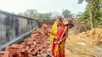 डुमरी: डुमरी जिप सदस्या सुनीता कुमारी ने इसरी बस्ती में कब्रिस्तान की घेराबंदी को लेकर अल्पसंख्यक आयोग के अध्यक्ष पर आरोप लगाया