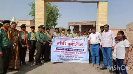 पोकरण: रा.उ.बा.मा.वि. में हिंदुस्तान स्काउट गाइड द्वारा आयोजित अभिरुचि शिविर का ब्लॉक शिक्षा अधिकारी ने किया निरीक्षण