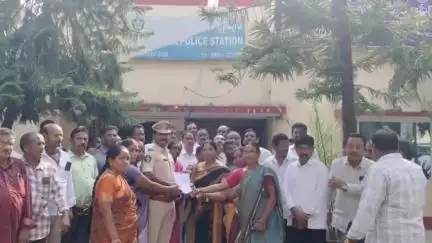 అమరావతి రాజధాని మహిళల పై అనుచిత వ్యాఖ్యలు చేసిన వారి పై కొత్తకోట పోలీసులకు ఫిర్యాదు చేసిన టిడిపి మహిళా నేతలు