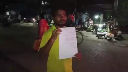 গাজোল: মাঝড়া অঞ্চলের শাল বোনা শিয়াল ডাঙ্গী এলাকায় এক ব্যক্তি বাজার করতে গিয়ে তার ১৮ হাজার টাকার মোবাইল ফোন খোয়ালেন