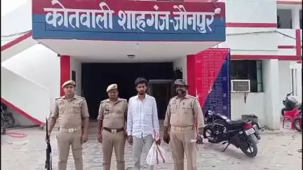 शाहगंज: शिवपुर नहर पुलिया के पास से गोतस्करी माफिया गैंग डी-74 का लीडर बृजेश यादव गिरफ्तार, डेढ़ किलो गांजा बरामद