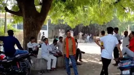 मऊरानीपुर: कुरैचानाका में छत से गिरकर एक व्यक्ति की मौत हुई