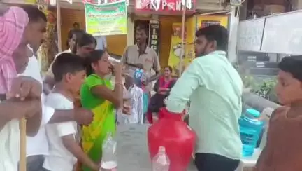 ఎల్లారెడ్డి: ఎల్లారెడ్డి పట్టణంలో మృగశిర కార్తే సందర్భంగా చేప మందు